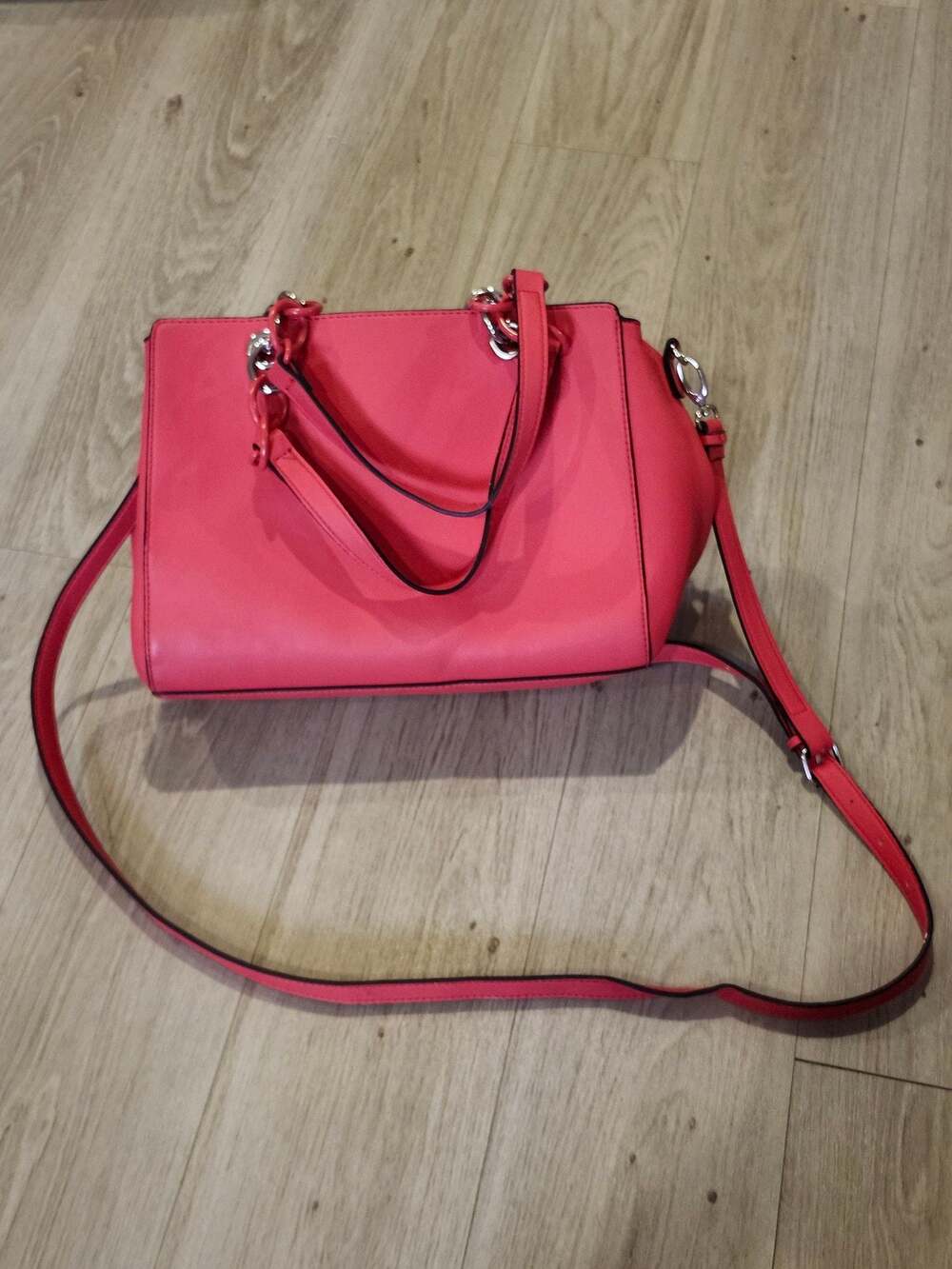 GUESS Fuchsia Shoulder Bag - Picture 2 of 4